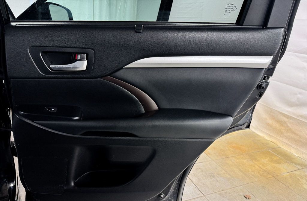 2019 Toyota Highlander XLE AWD - 23090014 - 17