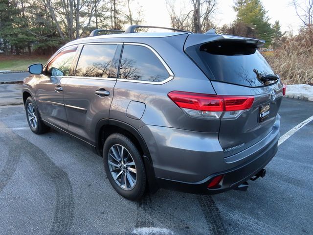 2019 Toyota Highlander XLE V6 AWD - 22967976 - 11