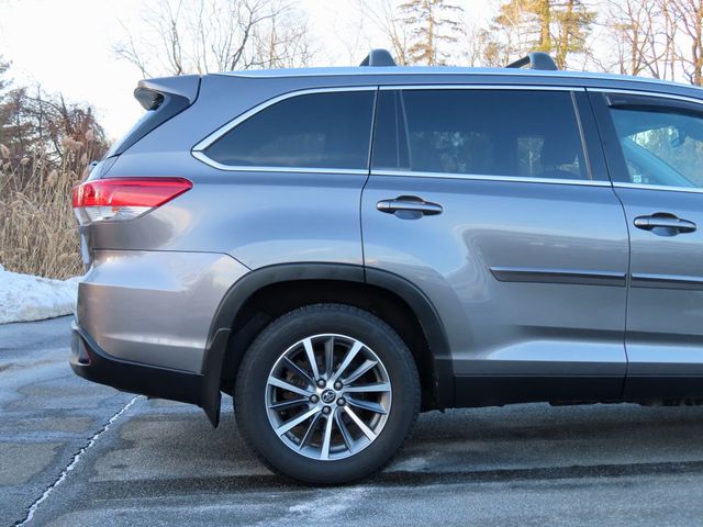 2019 Toyota Highlander XLE V6 AWD - 22967976 - 16