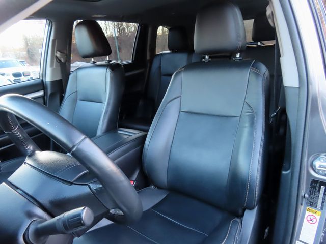 2019 Toyota Highlander XLE V6 AWD - 22967976 - 21