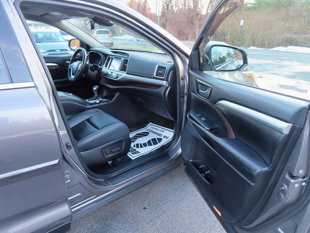 2019 Toyota Highlander XLE V6 AWD - 22967976 - 26