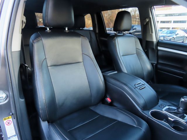 2019 Toyota Highlander XLE V6 AWD - 22967976 - 28