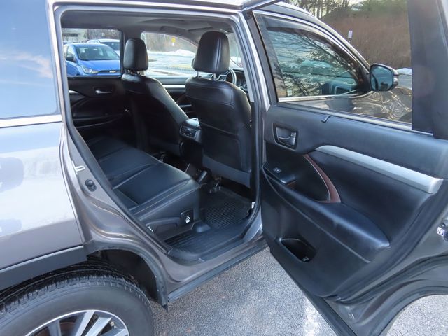 2019 Toyota Highlander XLE V6 AWD - 22967976 - 29