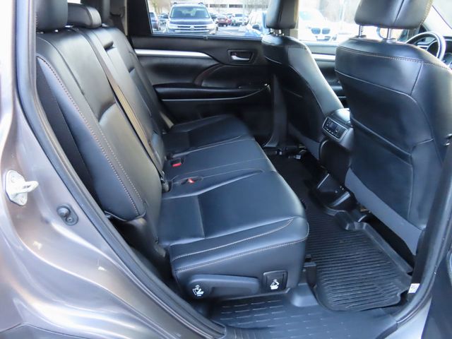 2019 Toyota Highlander XLE V6 AWD - 22967976 - 30