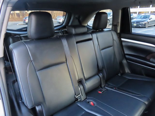 2019 Toyota Highlander XLE V6 AWD - 22967976 - 31