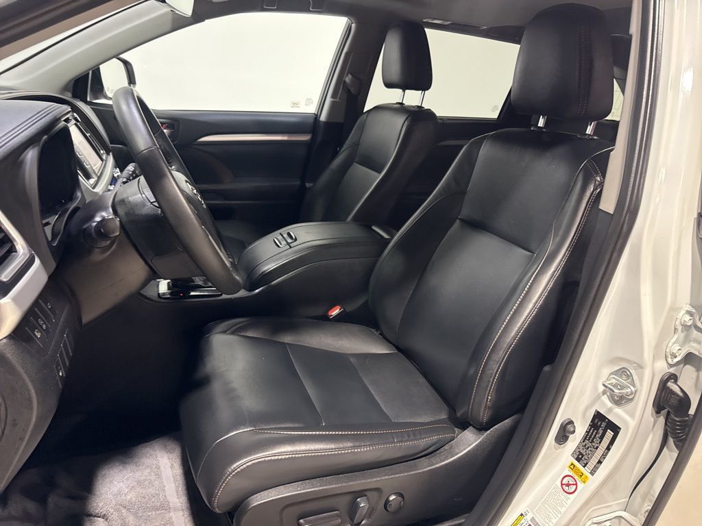 2019 Toyota Highlander XLE V6 AWD - 22994504 - 26