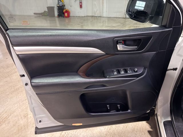 2019 Toyota Highlander XLE V6 AWD - 22994504 - 31