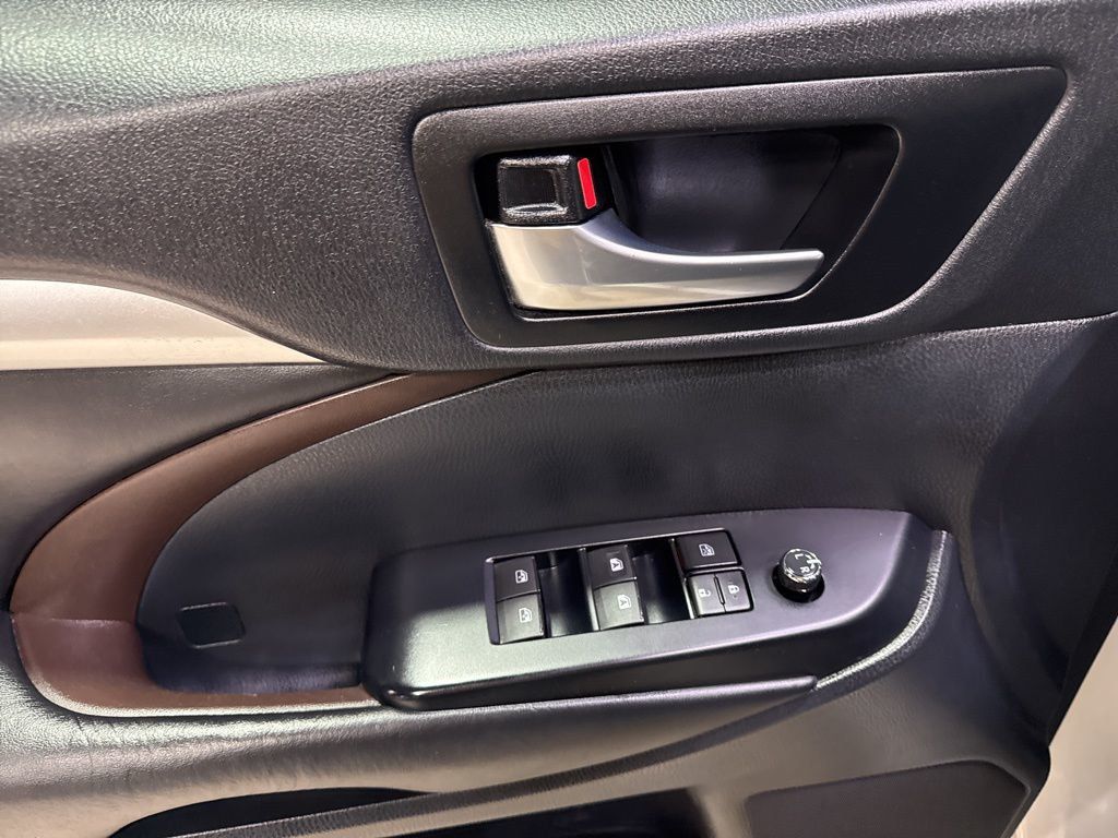 2019 Toyota Highlander XLE V6 AWD - 22994504 - 32