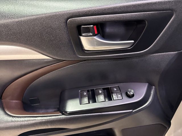2019 Toyota Highlander XLE V6 AWD - 22994504 - 32