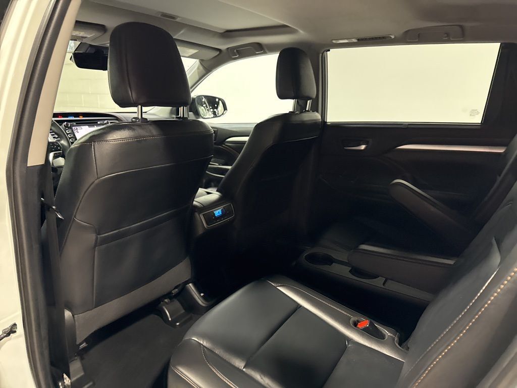 2019 Toyota Highlander XLE V6 AWD - 22994504 - 35