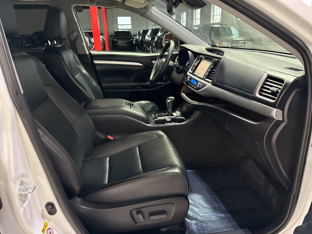2019 Toyota Highlander XLE V6 AWD - 22994504 - 46