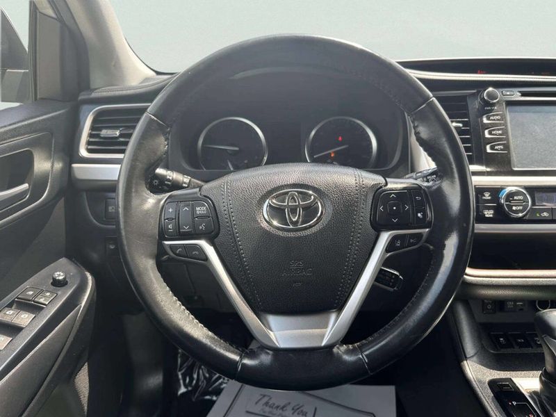 2019 Toyota Highlander XLE V6 AWD - 23049473 - 21