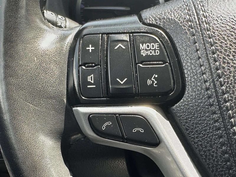2019 Toyota Highlander XLE V6 AWD - 23049473 - 22