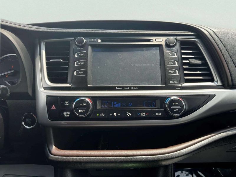 2019 Toyota Highlander XLE V6 AWD - 23049473 - 29