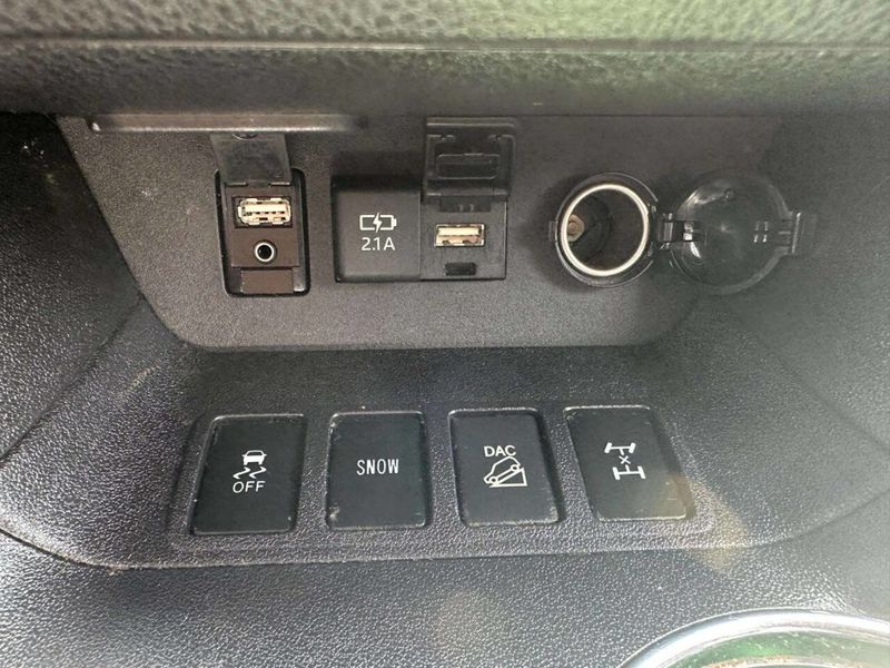 2019 Toyota Highlander XLE V6 AWD - 23049473 - 30