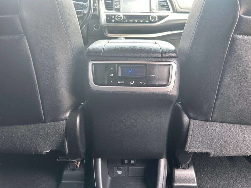 2019 Toyota Highlander XLE V6 AWD - 23049473 - 35