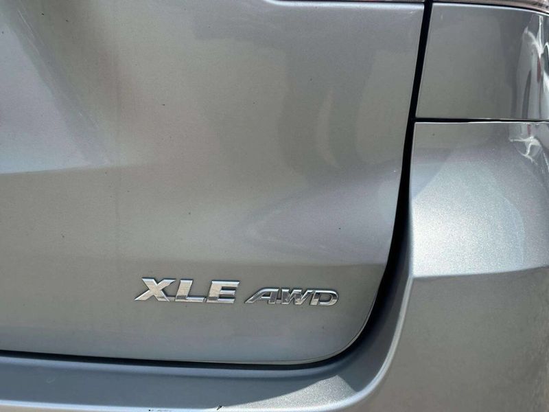 2019 Toyota Highlander XLE V6 AWD - 23049473 - 37