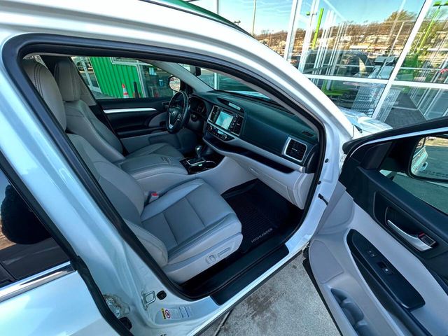 2019 Toyota Highlander XLE V6 AWD - 22958097 - 16
