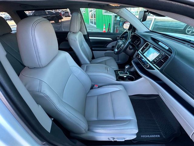 2019 Toyota Highlander XLE V6 AWD - 22958097 - 17