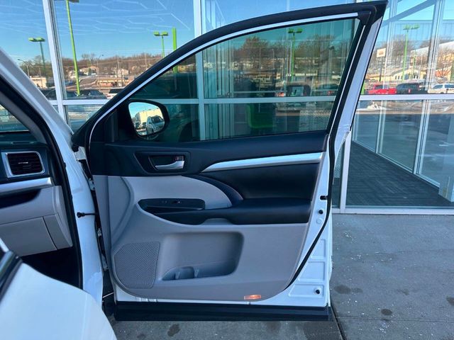 2019 Toyota Highlander XLE V6 AWD - 22958097 - 54