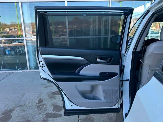 2019 Toyota Highlander XLE V6 AWD - 22958097 - 56