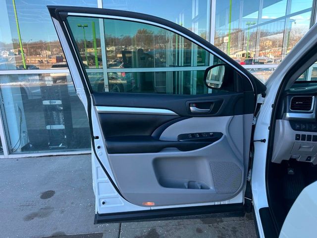 2019 Toyota Highlander XLE V6 AWD - 22958097 - 57