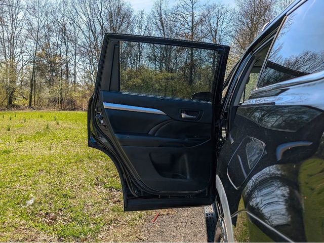 2019 Toyota Highlander XLE V6 AWD - 23007998 - 10