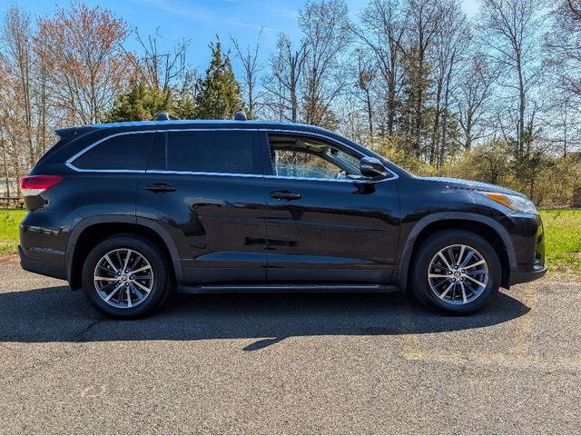2019 Toyota Highlander XLE V6 AWD - 23007998 - 3