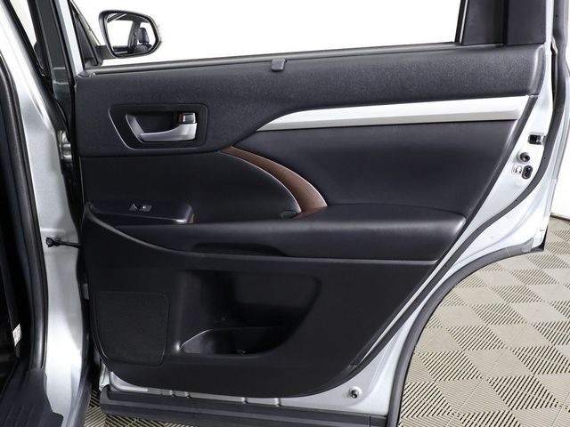 2019 Toyota Highlander XLE V6 AWD - 22937764 - 27