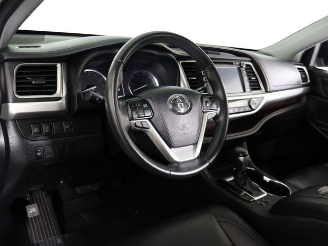 2019 Toyota Highlander XLE V6 AWD - 22937764 - 28