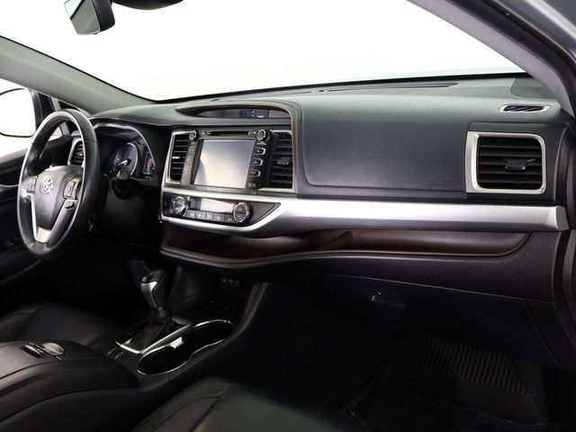 2019 Toyota Highlander XLE V6 AWD - 22937764 - 29