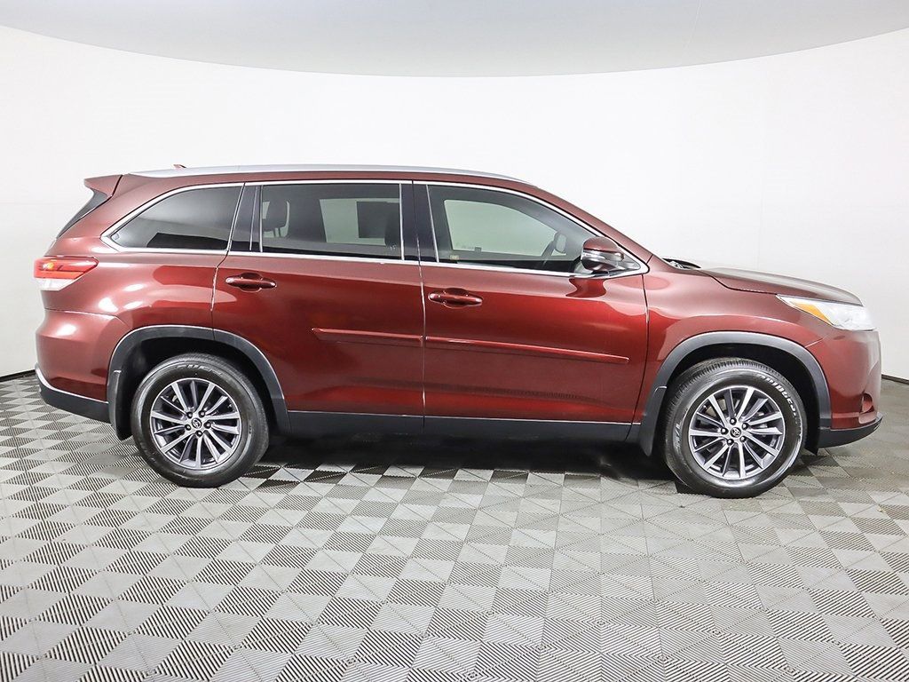 2019 Toyota Highlander XLE V6 AWD - 22719921 - 20