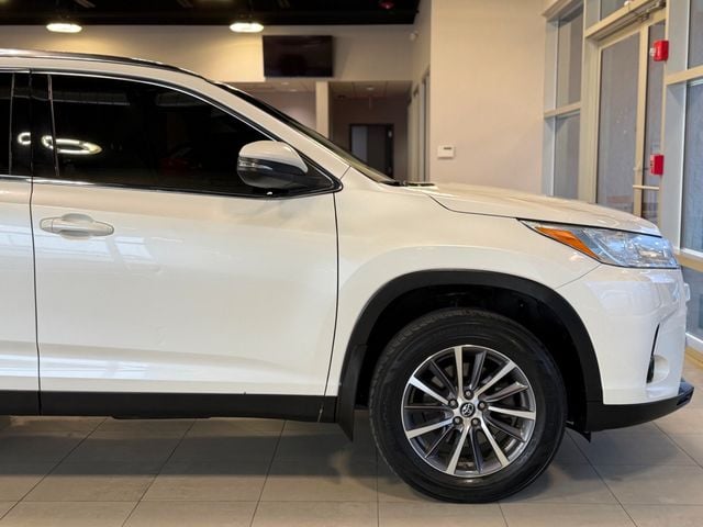 2019 Toyota Highlander XLE V6 AWD - 22989577 - 15