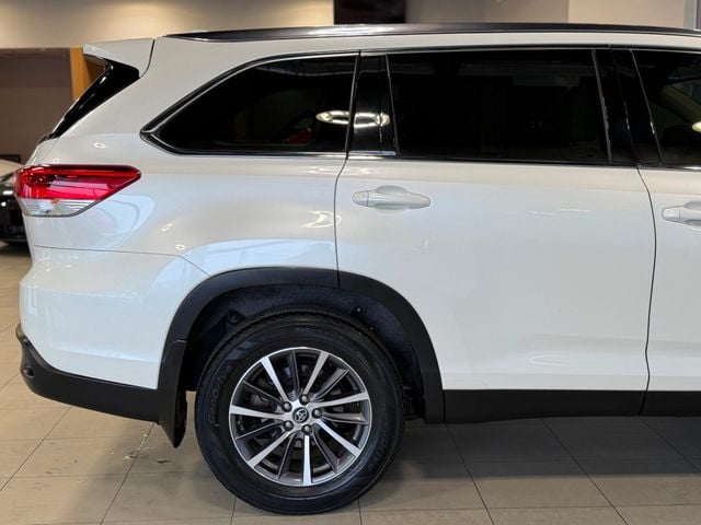 2019 Toyota Highlander XLE V6 AWD - 22989577 - 16