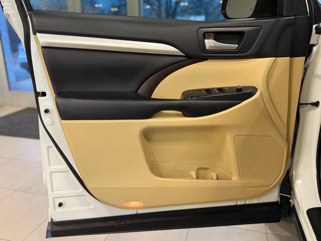 2019 Toyota Highlander XLE V6 AWD - 22989577 - 17