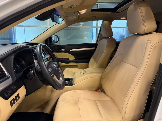 2019 Toyota Highlander XLE V6 AWD - 22989577 - 19