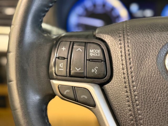 2019 Toyota Highlander XLE V6 AWD - 22989577 - 25