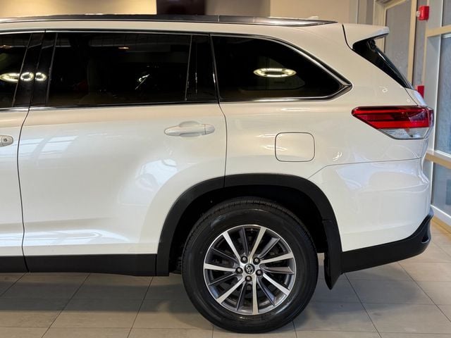 2019 Toyota Highlander XLE V6 AWD - 22989577 - 8