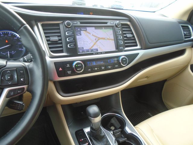 2019 Toyota Highlander XLE V6 AWD - 22950402 - 19