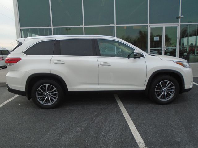 2019 Toyota Highlander XLE V6 AWD - 22950402 - 2