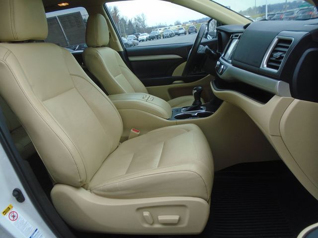 2019 Toyota Highlander XLE V6 AWD - 22950402 - 30