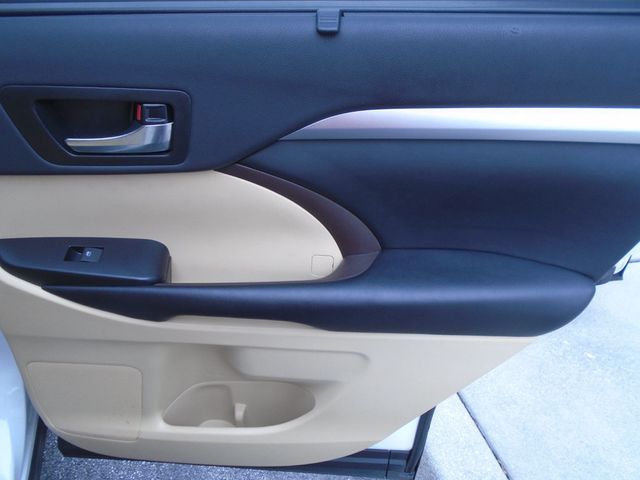 2019 Toyota Highlander XLE V6 AWD - 22950402 - 32