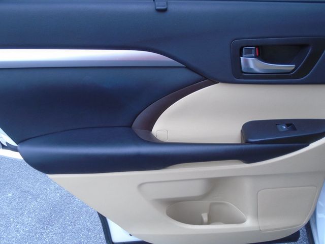 2019 Toyota Highlander XLE V6 AWD - 22950402 - 34