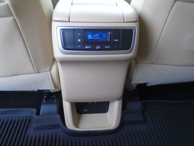 2019 Toyota Highlander XLE V6 AWD - 22950402 - 36