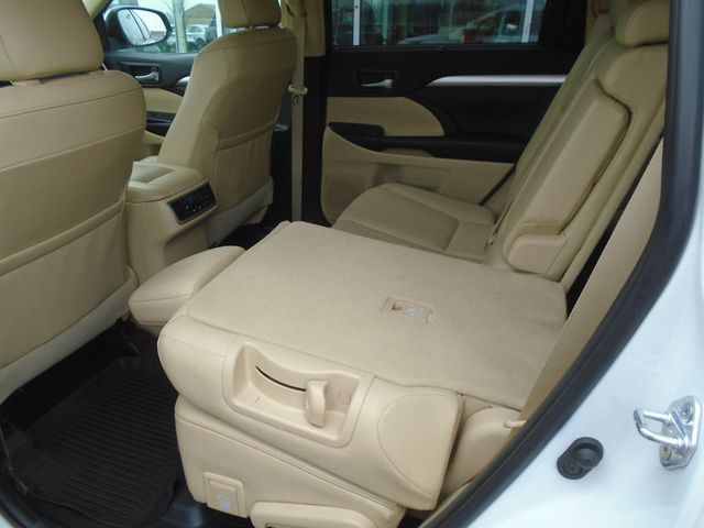 2019 Toyota Highlander XLE V6 AWD - 22950402 - 39