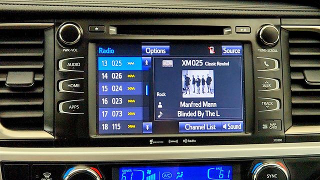 2019 Toyota Highlander XLE V6 AWD - 23034693 - 18