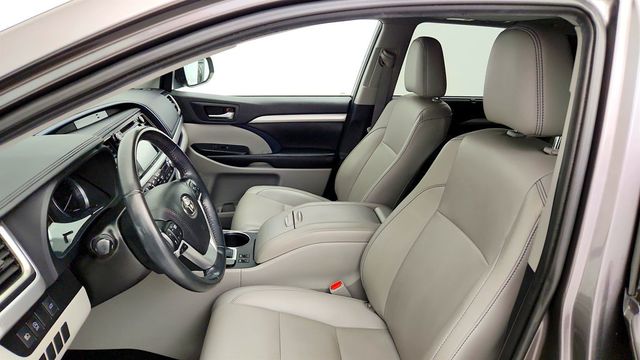 2019 Toyota Highlander XLE V6 AWD - 23034693 - 19