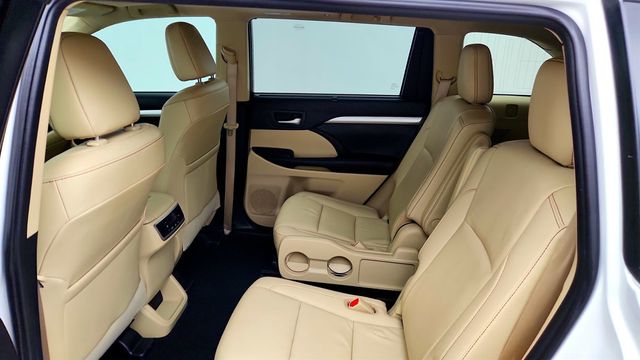 2019 Toyota Highlander XLE V6 AWD - 23043959 - 21