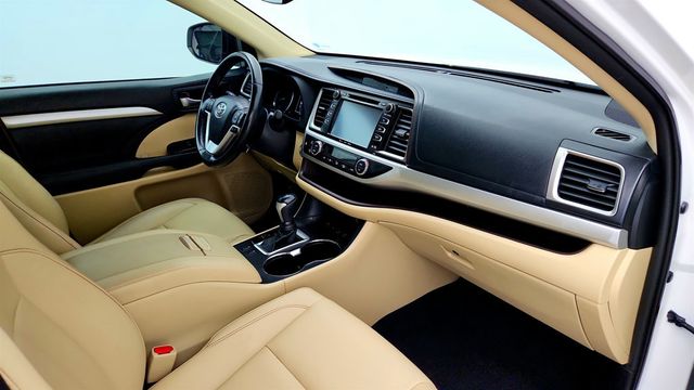 2019 Toyota Highlander XLE V6 AWD - 23043959 - 26