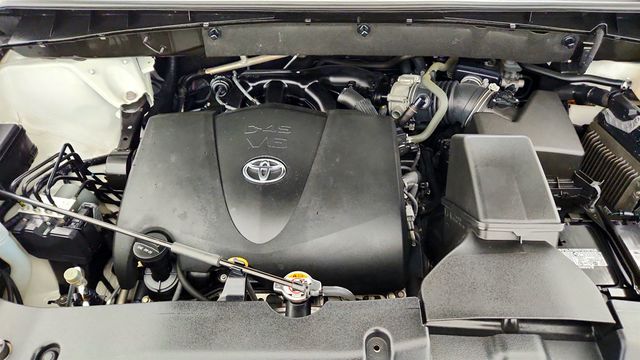 2019 Toyota Highlander XLE V6 AWD - 23043959 - 28